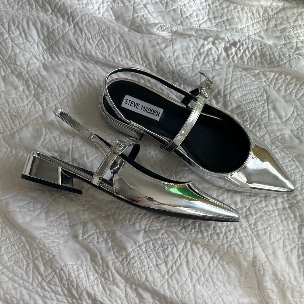 Steve Madden Metallic Silver Flat - 7.5